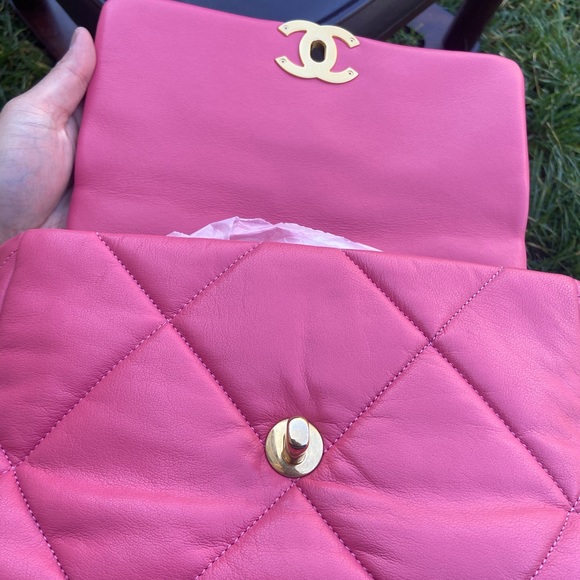 Chanel 19 - Picture 15 of 16